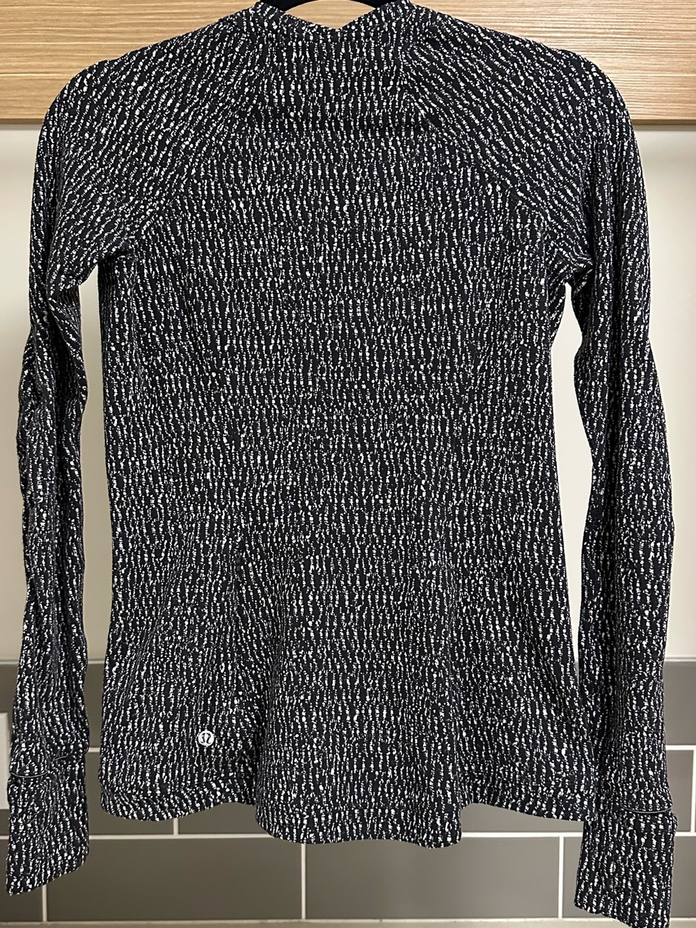 Lululemon Runderful Long Sleeve - Picture 8 of 10